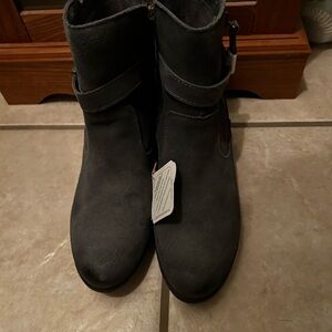 Earth Origins Charcoal Ankle Boots Never Worn 9.5W